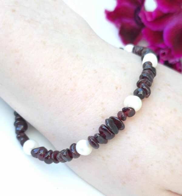 LJGB78 Garnet & Fresh Water Pearl Bracelet.