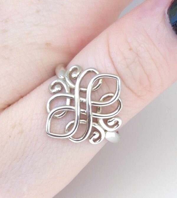 LJSSR76 Swirl Ring. Size  10