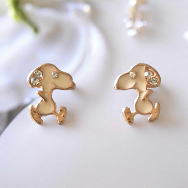 LJCE567 White Snoopy Earrings.