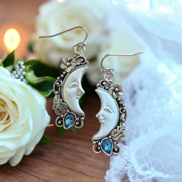 LJCE812 White Moon Face Earrings