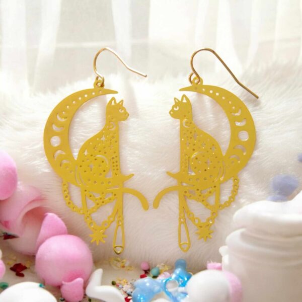 LJCE888 Cat On The Moon Earrings